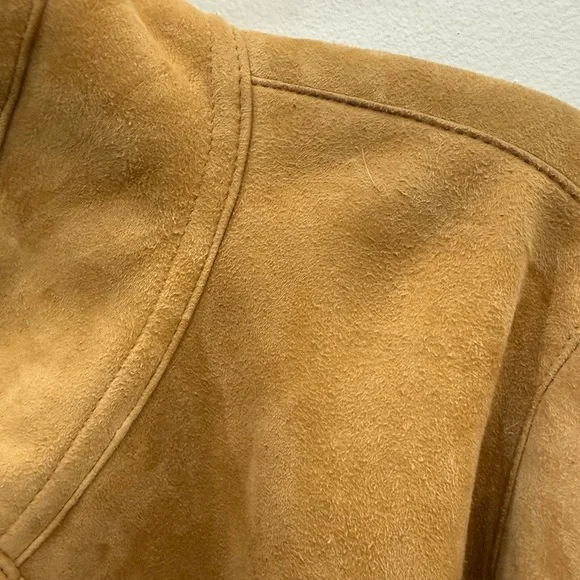 Danier 💯 % Sheepskin Suede Jacket - Picture 4 of 17